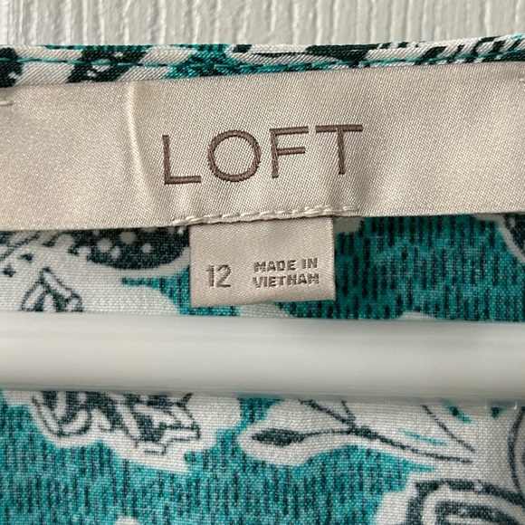 LOFT- Floral Flutter V-Neck Pocket Dress - Picture 5 of 6